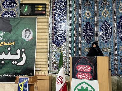 بانوان انقلابی خط مقدم جبهه فرهنگی و رسانه‌ای هستند