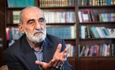 شریعتمداری: ادامه مذاکره با آمریکا خیانت یا حماقت است