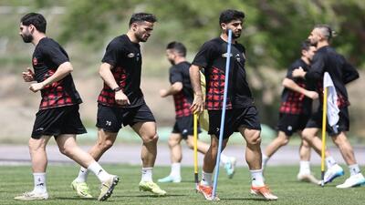 تحویل پاسپورت پرسپولیسی‌ها برای اعزام به اردوی ترکیه - پارس فوتبال