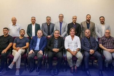 جلسه و عکس یادگاری شبانه مدیران استقلال با ساپینتو - پارس فوتبال