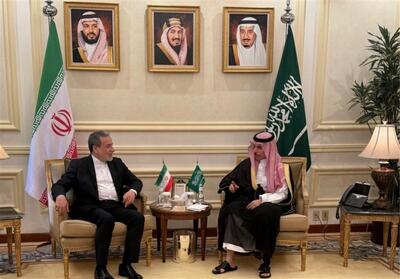 توقف کوتاه عراقچی در عربستان و دیدار با مقامات این کشور - تسنیم