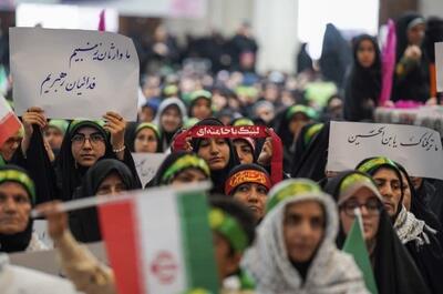 حضور پرشور بانوان زینبی در حمایت از ولایت در حرم مطهر شاهچراغ (ع) - تسنیم