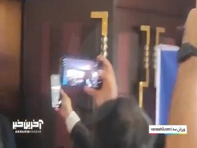 ازدحام خبرنگاران حین خروج ساپینتو