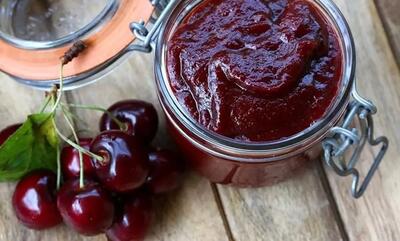 طرز تهیه رب آلبالو به روش خانگی