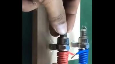نحوه تولید برق از شمع موتور سیکلت و آهنربا برای روشنایی لامپ (فیلم)