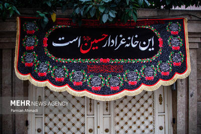 شهر به رنگ سوگ؛ نشان حسین (ع) بر سر درها