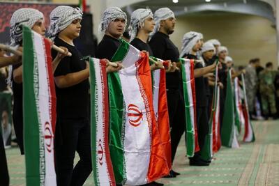 اهتزاز پرچم ایران در آیین بزرگداشت ۶۱ شهید آذربایجان شرقی