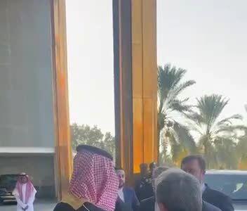 استقبال صمیمانه برادر بن سلمان و وزیر دفاع عربستان از عراقچی