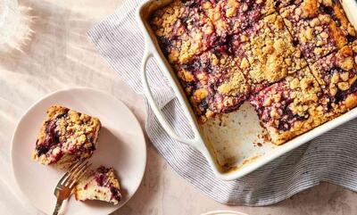 طرز تهیه کیک کرامبل گیلاس؛ خوشمزه و ساده