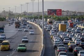 ترافیک سنگین در آزادراه قزوین–کرج–تهران / مه‌گرفتگی در محورهای شمالی البرز