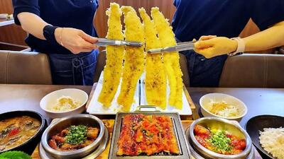 طرز پخت مارماهی کبابی و سرخ شده با پلو در سئول (فیلم)