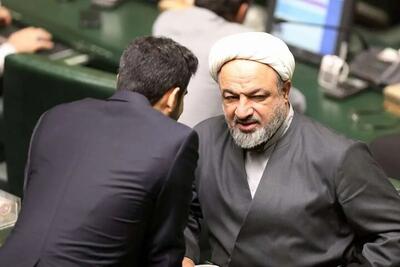 انتقاد شدید روزنامه جوان از رسایی: چه کسانی به این بی‌هویت‌ها اجازه داده تا رئیس‌جمهور را در حساس‌ترین برهه، به باد توهین بگیرند؟ / عقده‌های سیاسی خود را بر سر و روی مردم نکوبید/ تو نماینده کدام مردمی که همچنان ساز ناکوک می‌زنی؟