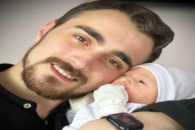 نگاه روز | عکس های جدید از پوشش متفاوت سید احمد خمینی کنار پدرش