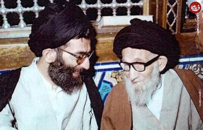 عکس/ ظاهر دیده نشده از آیت‌الله سید جواد خامنه‌ای پدر رهبری در کنار آیت‌الله خویی | اقتصاد24