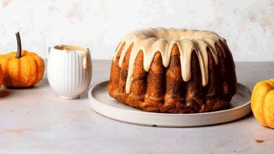 طرز تهیه کیک کدو حلوایی خانگی / دستور مجلسی با بافت لطیف