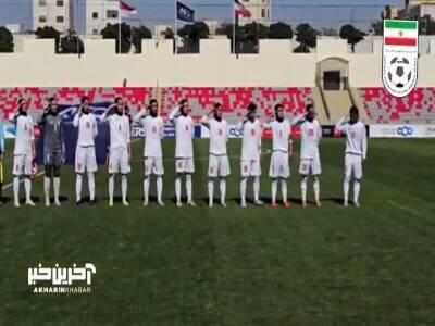 فیلم/ سلام نظامی تیم ملی فوتبال زنان هنگام پخش سرود ایران - پارس فوتبال