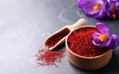 ترفند فوری برای پودر کردن زعفران+فیلم - سبک ایده آل
