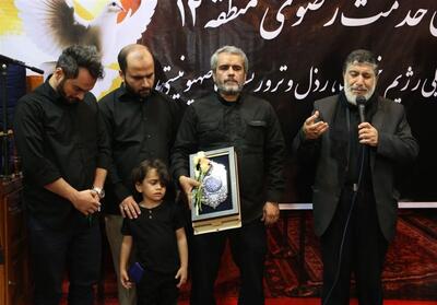 گرامیداشت شهدای کانون خدمت رضوی در هیئت خدام الرضا - تسنیم