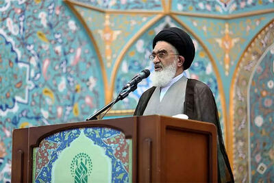 امام جمعه قم: توطئه علیه رهبری محکوم به شکست است