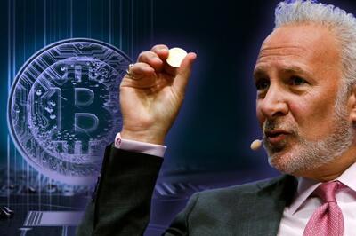 پیتر شیف: زمان فروش بیت‌کوین در اوج و خرید نقره فرا رسیده است