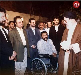 عکس/ ژست عجیب رضا عطاران و حسن جوهرچی ۲۶ سال پیش در حیاط بیت رهبری | اقتصاد24
