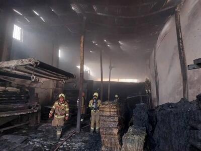 آتش‌سوزی یک کارگاه انبار پارچه در جاده ورامین