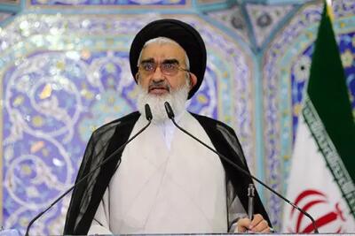 امام جمعه قم: دشمن  به دنبال خاموش کردن نور الهی است
