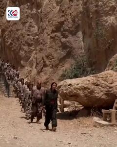 لحظه آتش زدن نمادین سلاح توسط نیروهای گروه PKK