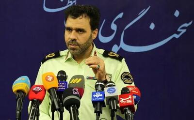 پلیس، وکیل و مدافع حق و حقوق مهاجرین قبل از خروج از کشور است