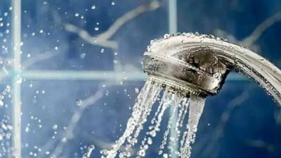 دوش صبحگاهی یا شبانه؟ کدام برای سلامتی شما مناسب‌ تر است؟ - سبک ایده آل