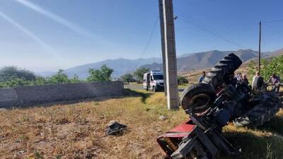 واژگونی تراکتور در ورودی روستای هلق جلفا