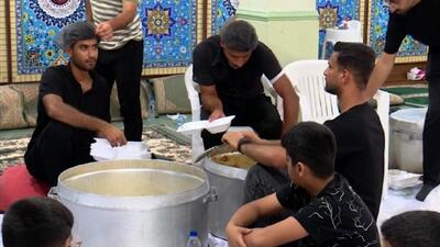 توزیع نذرواره احسان امام حسین(ع) در بندرعباس