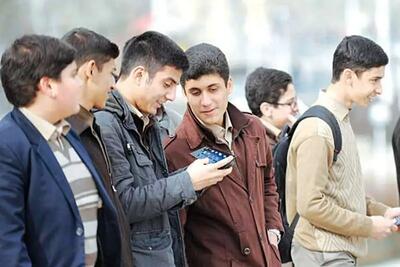 چرا گرایش نوجوانان به استفاده از موبایل در حال کاهش است؟