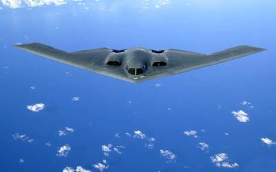 برد پرواز بمب افکن B-2 با یکبار سوختگیری چقدر است