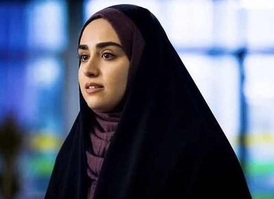نگاه روز | جدیدترین عکس های هانیه غلامی با ست راه راه لباس اش / چهره شون چقد شبیه الناز شاکردوست شده