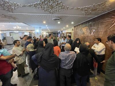 بازدید عبدالکریم حسین‌زاده و نرجس سلیمانی از محل اسکان آوارگان جنگ دوازده روزه/ از طرف دولت عذرخواهی می کنم