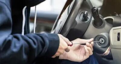 چگونه در شرایط اضطراری یک خودرو را  بدون کلید روشن کنیم؟