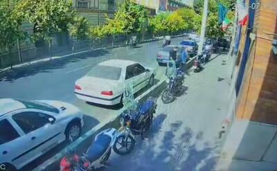 فیلم/ موبایل‌قاپی صبحگاهی مقابل سفارت فرانسه در تهران