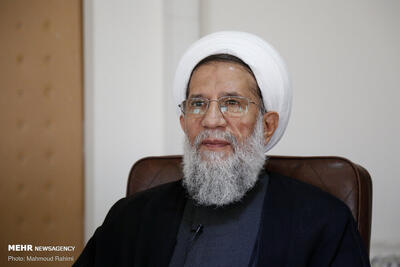 شهدا را خدا گلچین می‌کند؛ باید زانوی ادب در برابر خانواده‌هایشان زد