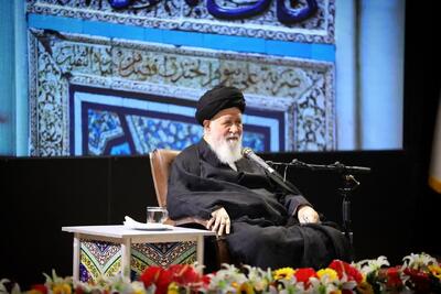 نظام اسلامی الگوی جهانی در برابر استکبار است