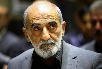شریعتمداری: مکانیسم ماشه کاغذپاره‌ای است، فریب نخورید