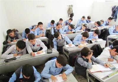 تراکم بالای دانش‌آموزی در مدارس استان قم - تسنیم