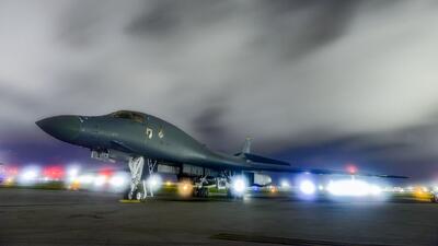 بمب‌افکن B-1B آمریکا به موشک‌های مافوق صوت مجهز می‌ شود