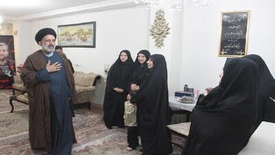 فداکاری خانواده های شهدا ماندگار است