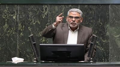 تزریق ۶۰ همت به بازار بورس توزیع درآمد را به سمت یک عده قلیلی سوق داد/ در شرایط غیرعادی نباید نماد و بازار را باز کنیم