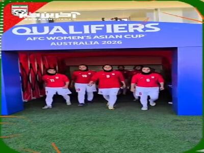 ورود بازیکنان ایران به زمین مسابقه برای تمرین دقایقی قبل از مصاف با بوتان