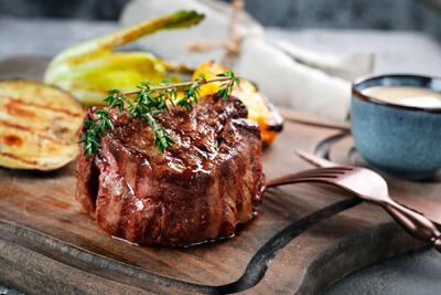 طرز تهیه استیک فیله مینیون خوشمزه و آبدار