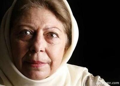 نگاه روز | عکس زیبا از نقاشی قلم سیاه چهره ثریا قاسمی؛ بهجت سریال “فریبا” / چشمانی پر از مهربانی و عطوفت