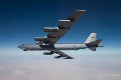 بمب افکن B-52