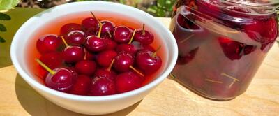 طرز تهیه ترشی آلبالو خوشمزه و فوری / ترشی آلبالو